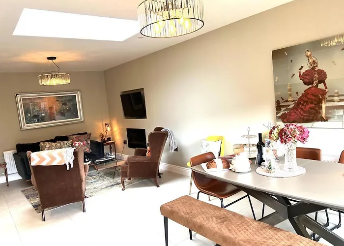 Charming Cosy 4-Bed House In Killarney