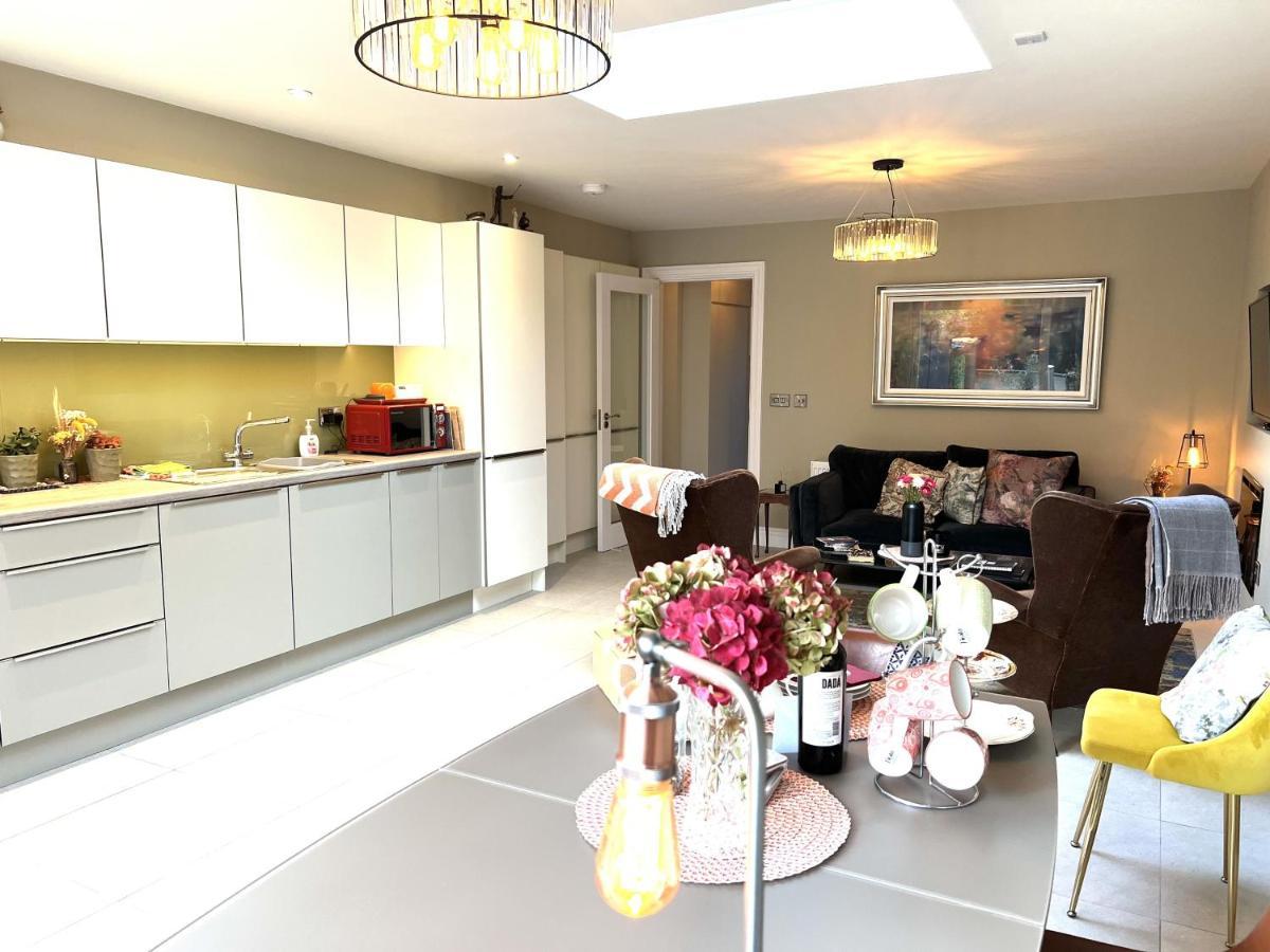 Charming Cosy 4-bed House In